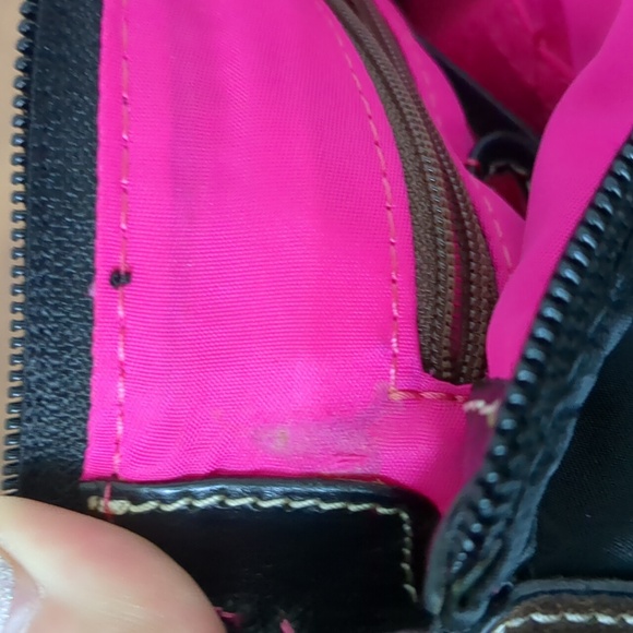 Dooney & Bourke Duck Crossbody Black Leather Trim Duck Hangtag - Picture 6 of 9